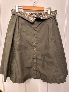 ⭐️ Midtown 8 Button-Front Olive A-Line Skirt with Printed Waistband